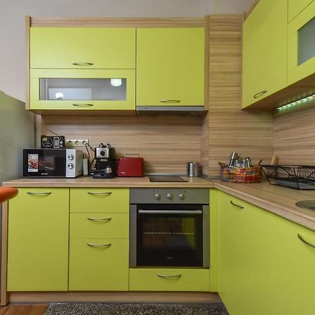 Vintage Spot - Colorful One-Bedroom Apartment By Flat Mаnager Sofia Buitenkant foto